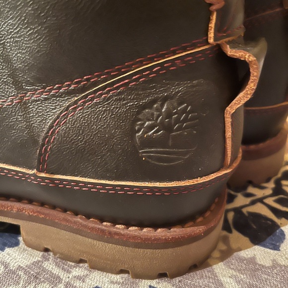 Like New Timberland Hiking Boots made of beautiful fine leather. Size 8. - Picture 2 of 6